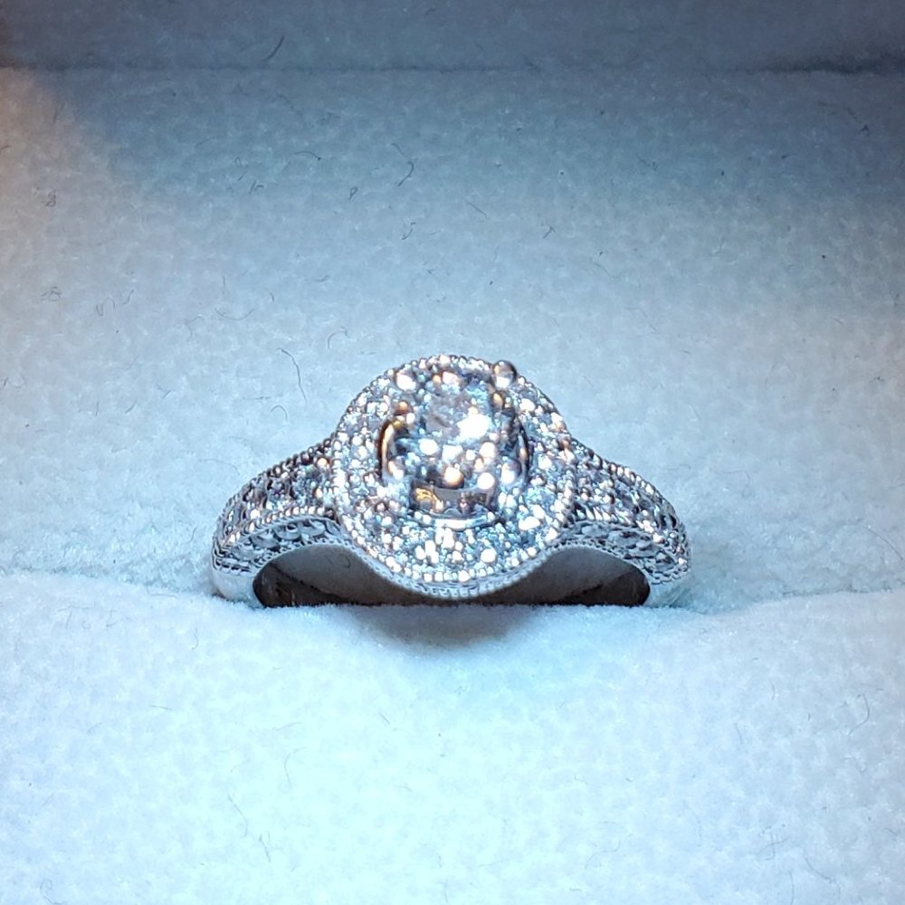 14K  WHITE  GOLD RING - Picture 5 of 8